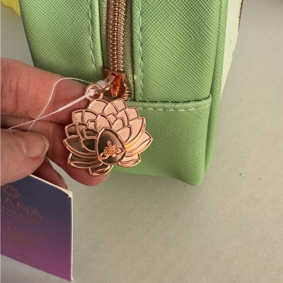 Disney Princess Tiana Cosmetic Bag - Picture 4 of 5